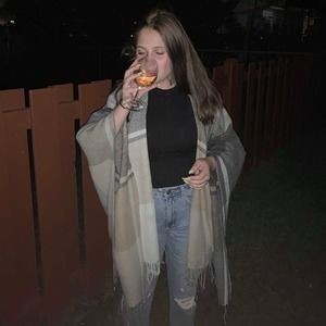 Meet your Posher, Daphney